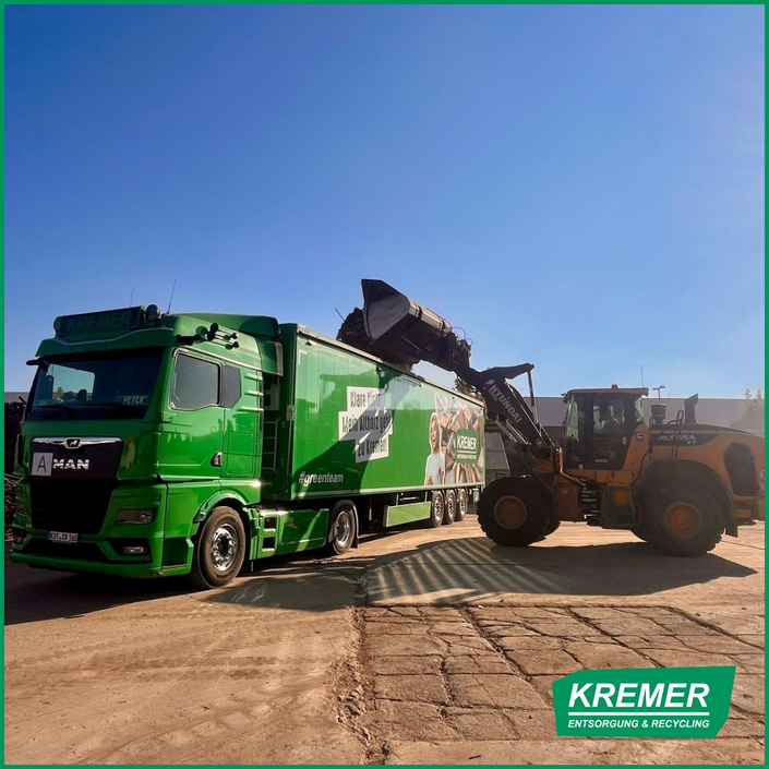 Aus Chaos wird Kreislauf – wie immer mit voller Power. 🚛♻️
#kremer #montagmorgen #greenteam #recyclingläuft #aufgehts... Aus Chaos wird Kreislauf – wie immer mit voller Power. 🚛♻️
#kremer #montagmorgen #greenteam #recyclingläuft #aufgehts...